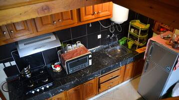 Apartment, 2 Bedrooms | Dapur peribadi | Peti sejuk, ketuhar gelombang mikro, dapur, pembancuh kopi/teh