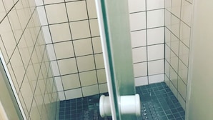 Bathroom shower - Exotic Guesthouse (Windhoek)