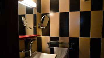 Apartment, 2 Bedrooms | Sinki Bilik Mandi