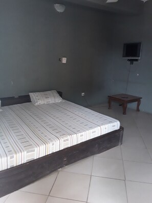 Phòng Junior | Két bảo mật tại phòng, bàn, màn/rèm cản sáng 