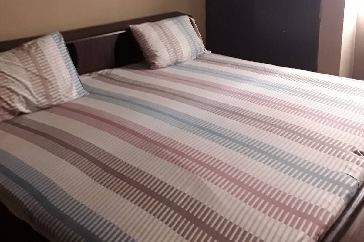 Phòng hạng Business | Két bảo mật tại phòng, bàn, màn/rèm cản sáng