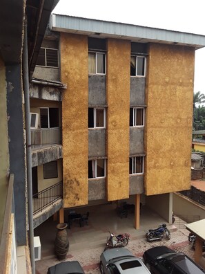 Mặt tiền nơi lưu trú