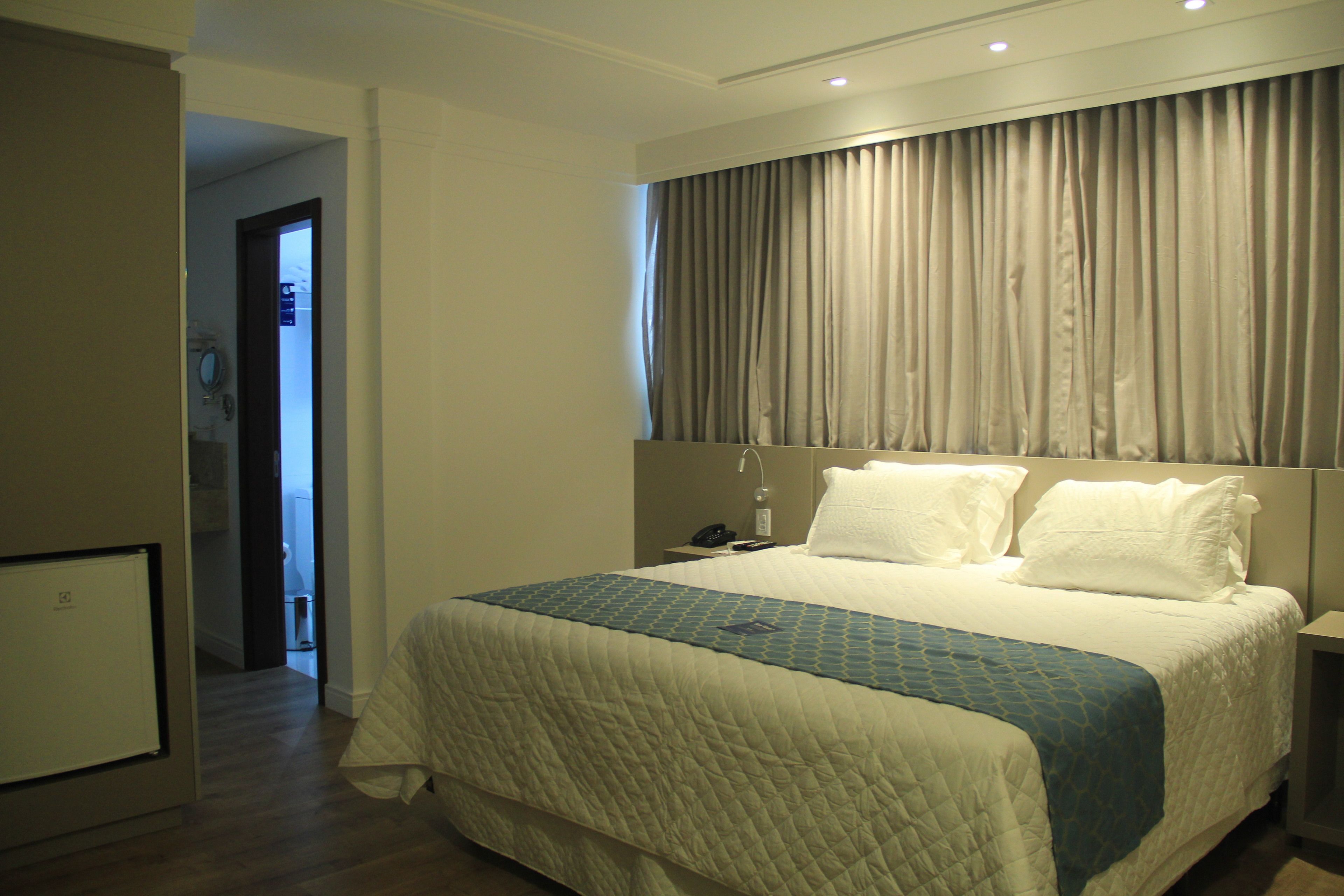 premier double room, 1 king bed, non smoking | mini fridge