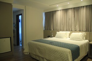 Habitación doble Premier, 1 cama King size, para no fumadores | Frigobar