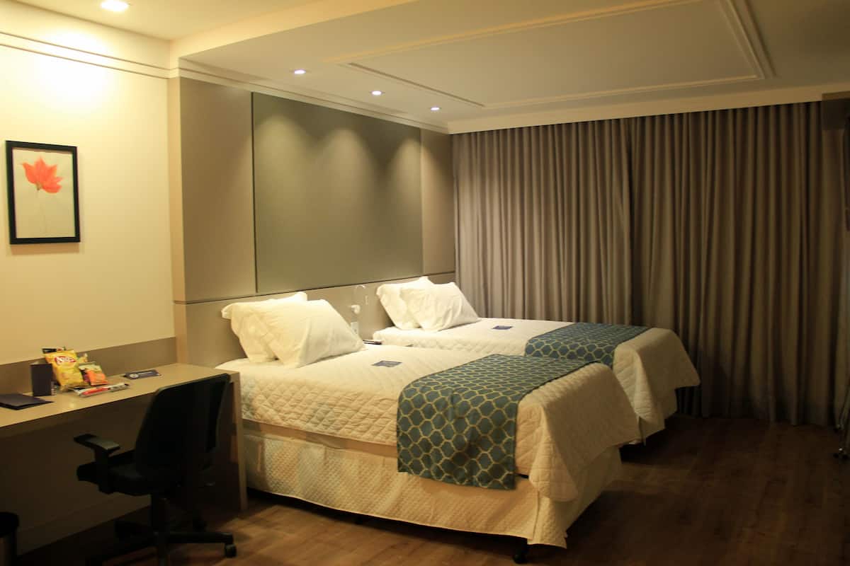 premier single room, multiple beds, non smoking | minibar
