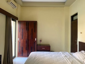 Monolocale Standard (Rose) | Con stile personalizzato, con arredamento individuale, una scrivania