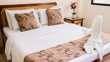 Deluxe Double Room (2 Adults + 1 Child) | Free WiFi, bed sheets