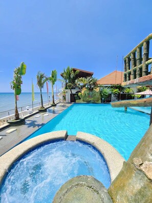 2 piscinas al aire libre, cabañas de piscina gratuitas, tumbonas