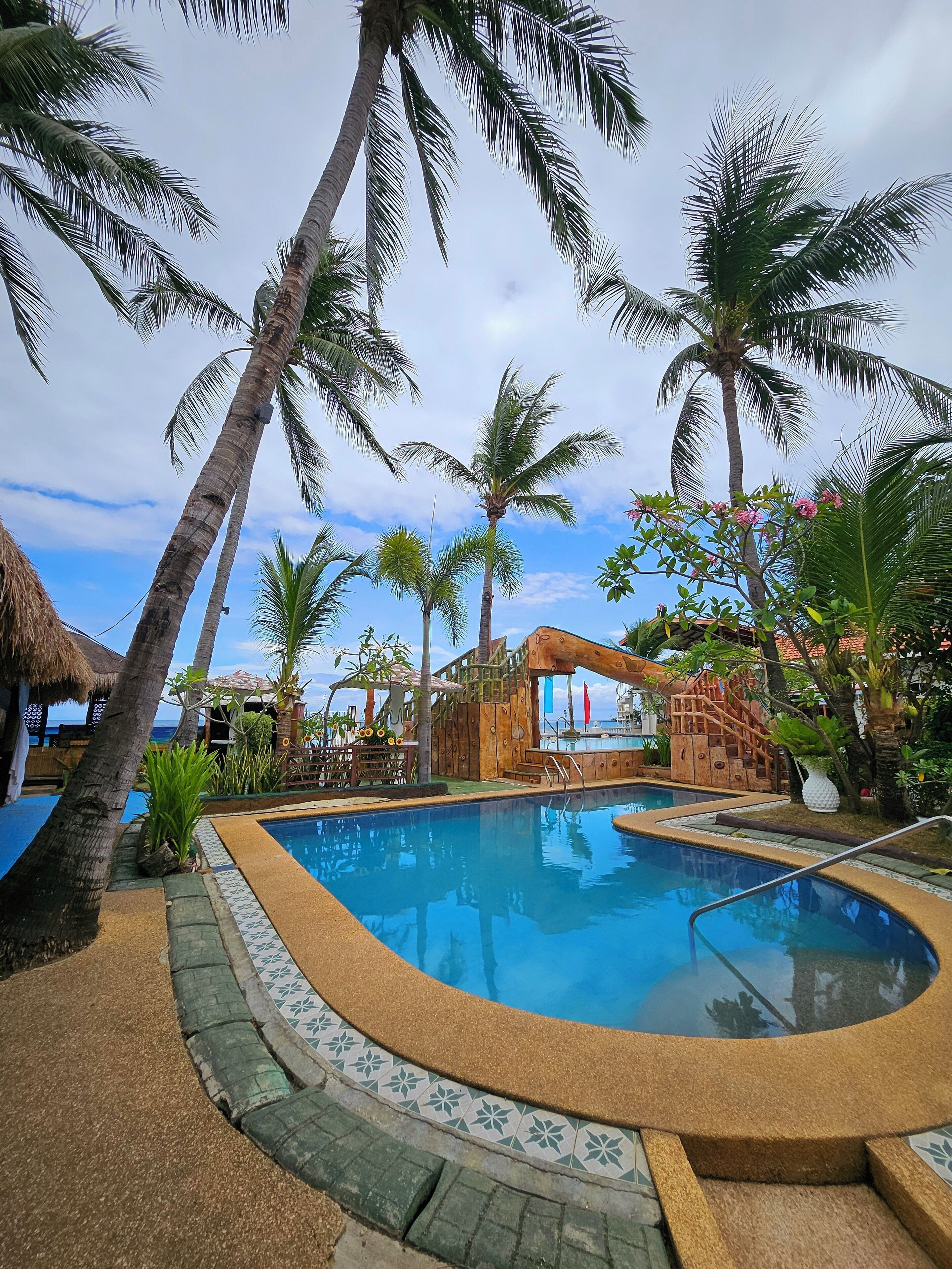 2 piscinas al aire libre, camas de piscina gratis