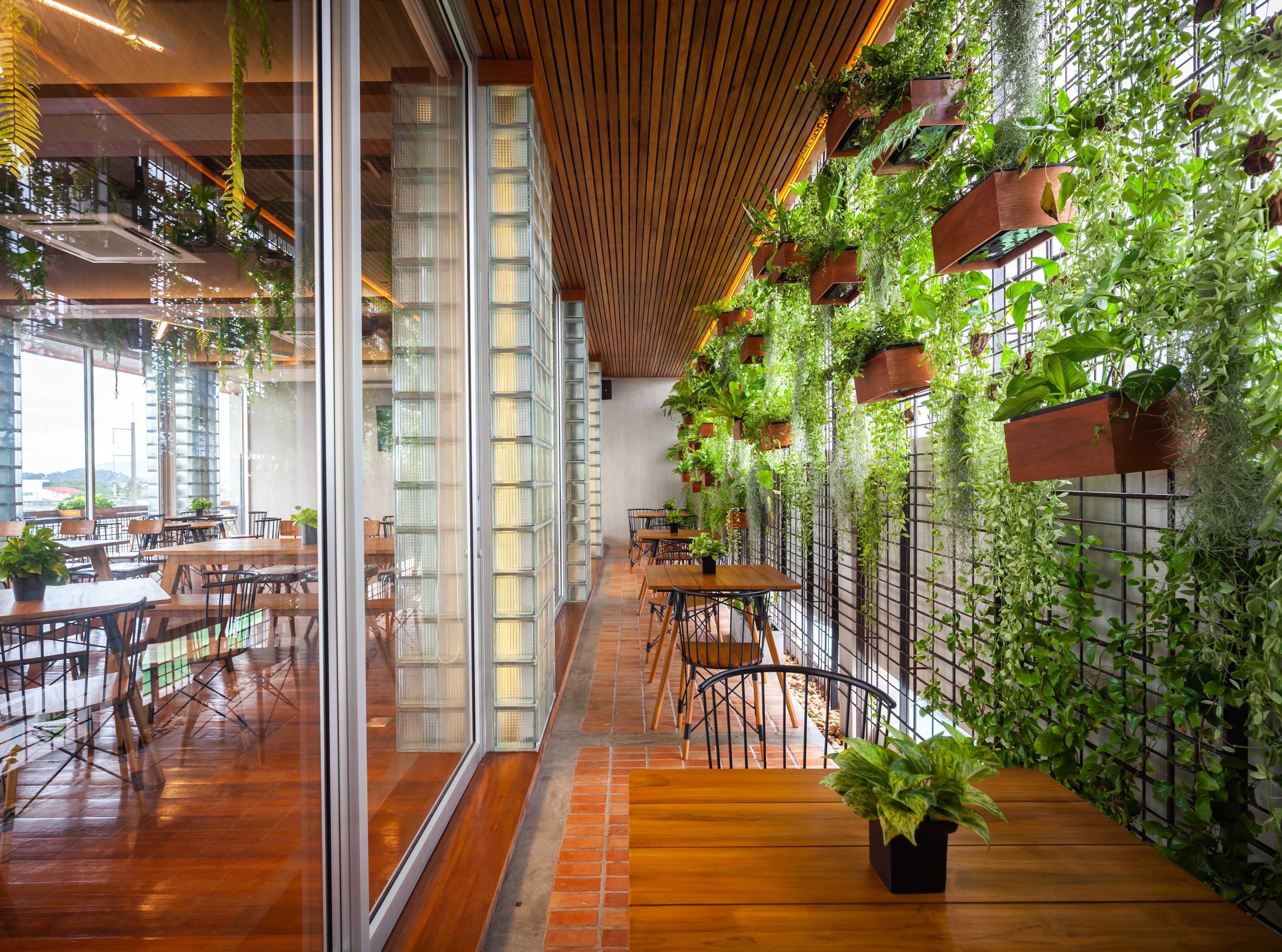 Breakfast, lunch, dinner served; Thai cuisine 