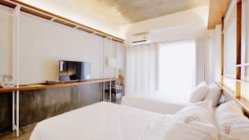 Escritorio, cortinas blackout y camas plegables/adicionales