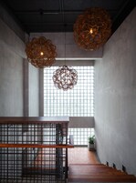 供应早餐、午餐和晚餐，泰国菜