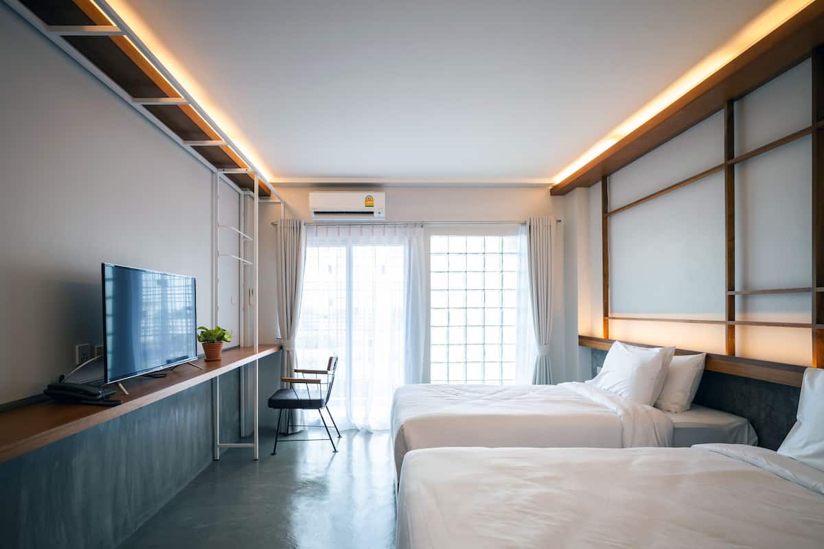 Standard Twin Room | Desk, blackout drapes, rollaway beds, free WiFi