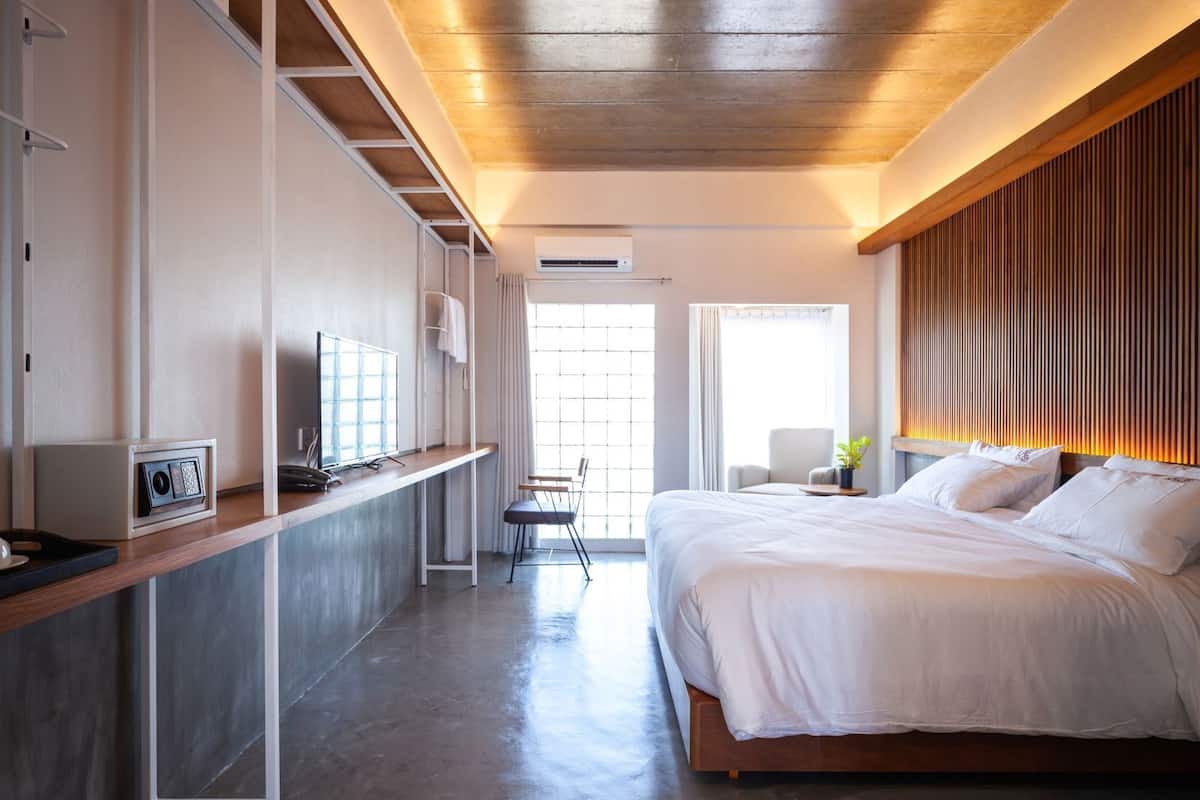 Desk, blackout curtains, rollaway beds, free WiFi