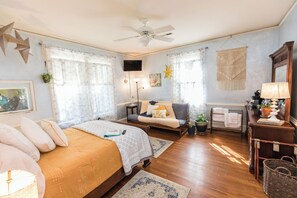 Premium bedding, iron/ironing board, travel cot, free rollaway beds - West Park Gardens (Culpeper)