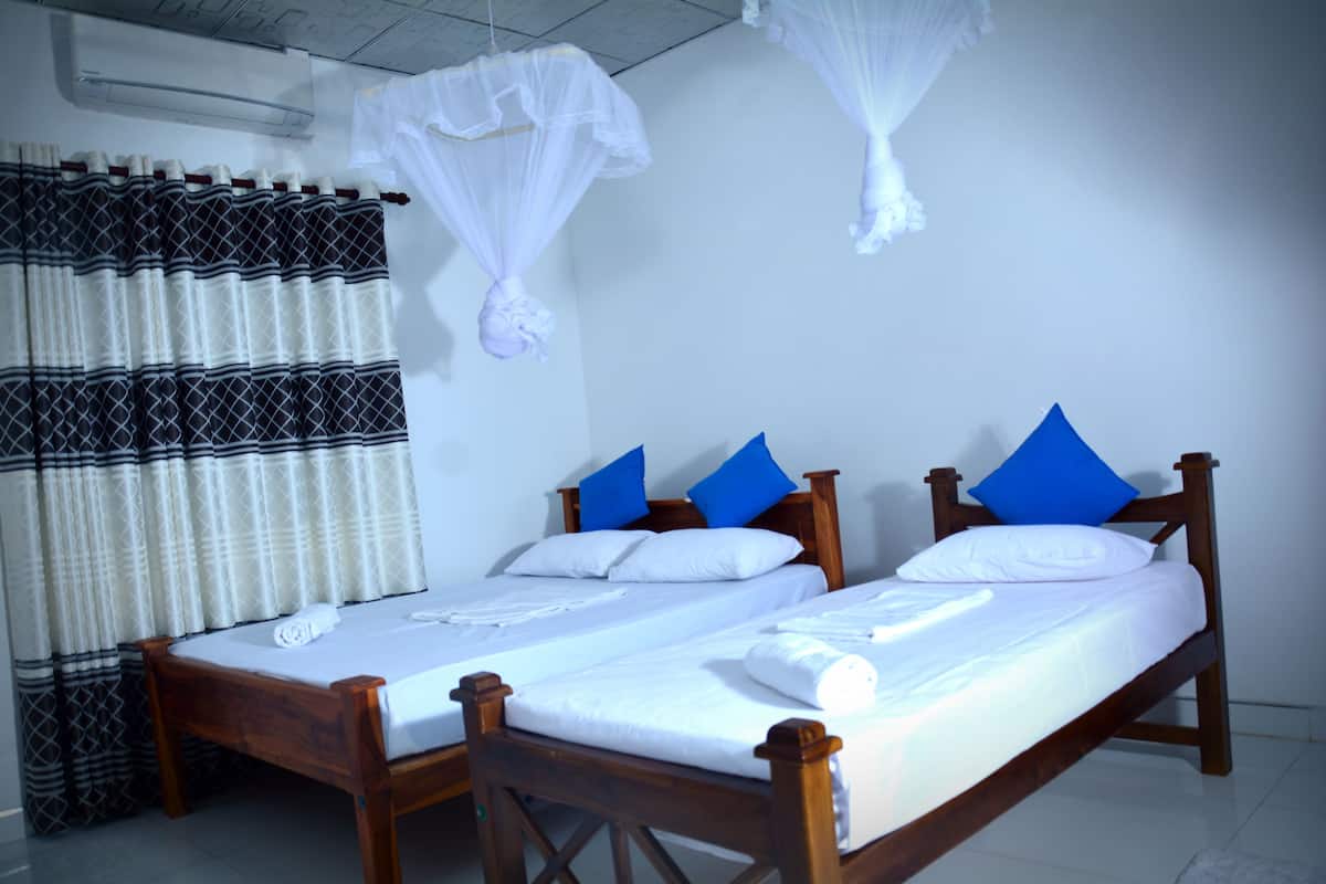 Deluxe Double Room Single Use, 1 Queen Bed, Non Smoking | Soundproofing, free WiFi, bed sheets