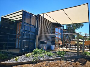 Apartamento panorâmico, 1 cama Queen, para fumantes, banheiro privativo | Roupas de cama premium, edredons de pluma, escrivaninha