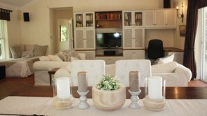 Deluxe House | Living area - Camelot in Constantia (Cape Town)