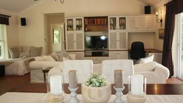 Deluxe House | Living area | Flat-screen TV, fireplace