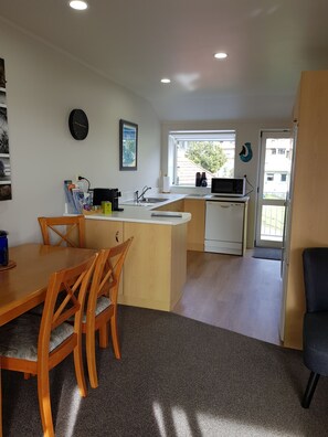 Family Apartment, 2 Bedrooms, Kitchen, Partial Ocean View | Private kitchen - Paihia Apartments (Paihia)
