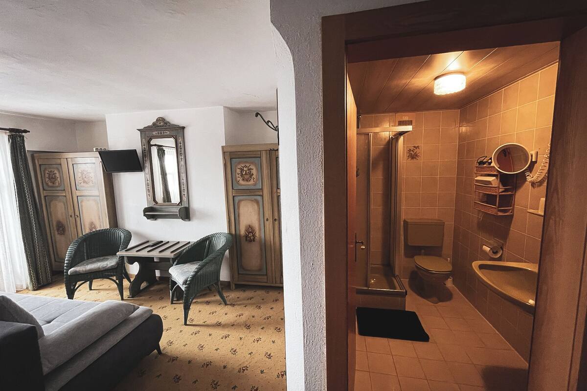 classic triple room | in-room safe, desk, free wifi, bed sheets