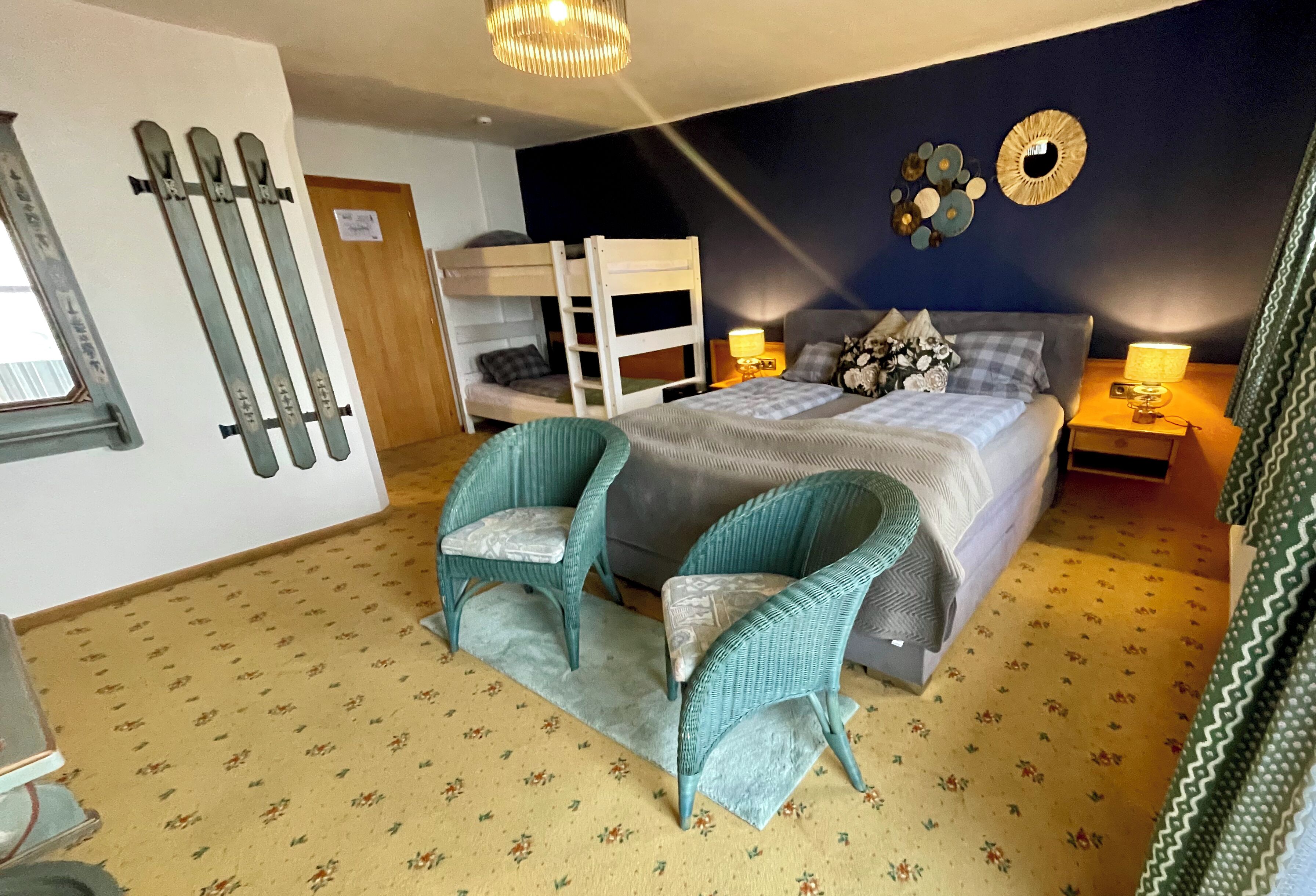 Classic Triple Room | In-room safe, desk, free WiFi, bed sheets