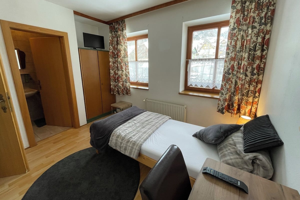 1 bedroom, in-room safe, desk, free WiFi