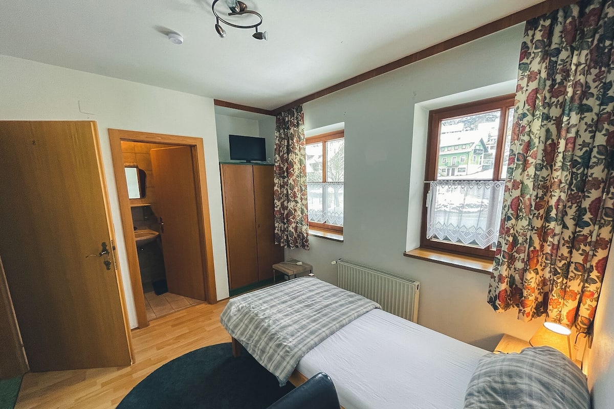 1 bedroom, in-room safe, desk, free WiFi