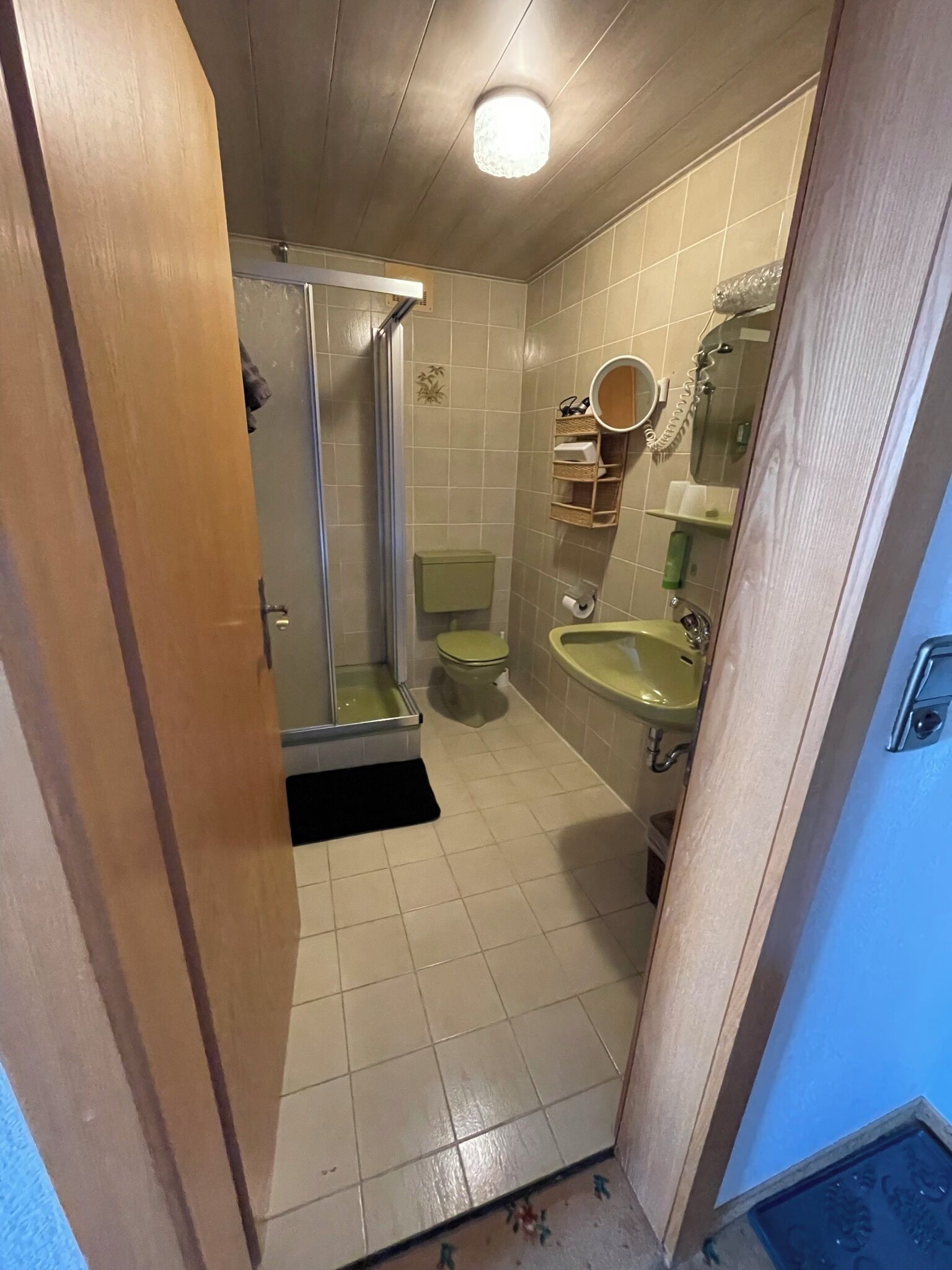 classic triple room | in-room safe, desk, free wifi, bed sheets