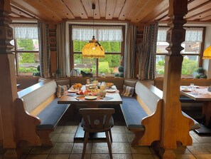 Daily buffet breakfast for a fee - Hotel-Gasthof Lammersdorf (Millstatt)