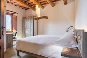 Premium bedding, desk, free WiFi, bed sheets - Agriturismo La Colombaia (Massa Marittima)