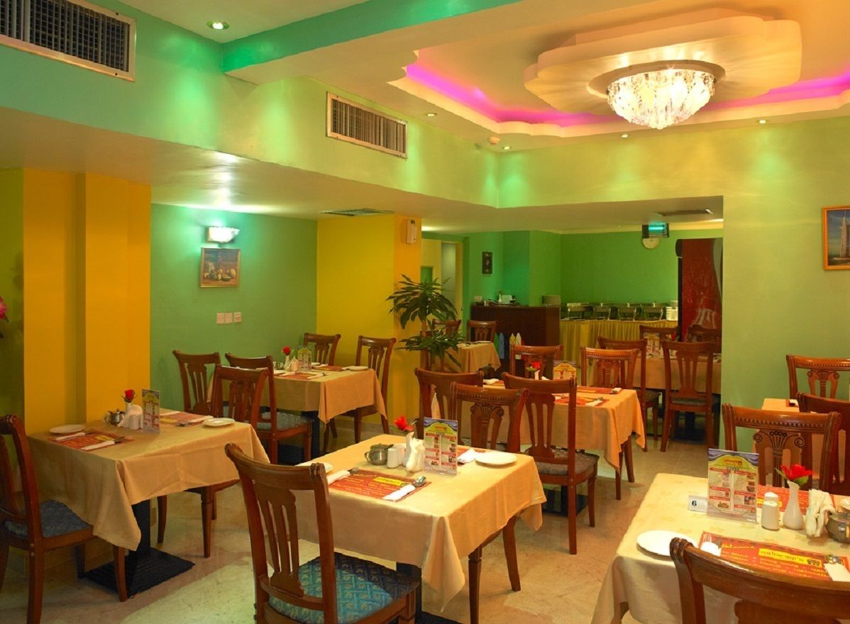 Se ofrece un desayuno bufé (20 AED por persona)