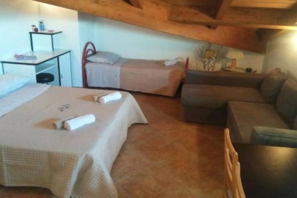Cots/infant beds, rollaway beds, free WiFi, bed sheets