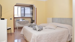 Deluxe Room, 1 Queen Bed, Jetted Tub, Sea View - B&B Paraiso del Sol (San Bartolomé de Tirajana)