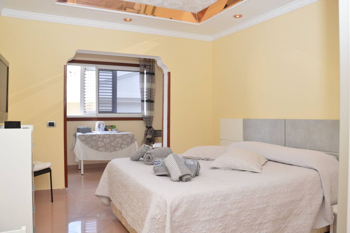 Deluxe Room, 1 Queen Bed, Jetted Tub, Sea View