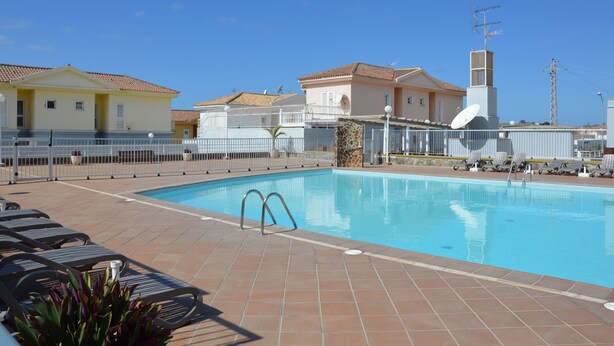 Outdoor pool - B&B Paraiso del Sol (San Bartolomé de Tirajana)