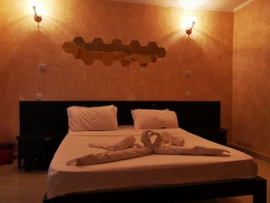 Premium bedding, in-room safe, desk, free WiFi