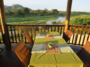 Breakfast and dinner served, local cuisine - Riverview Inn (Nkomazi)