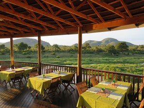 Breakfast and dinner served, local cuisine - Riverview Inn (Nkomazi)