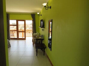 Chambre Supérieure Double ou avec lits jumeaux | Bureau, rideaux occultants, lits pliants/supplémentaires, Wi-Fi gratuit