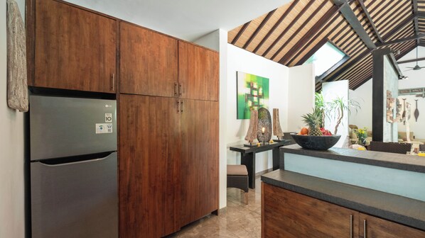 Vila família | Cozinha privada | Geladeira, micro-ondas, cooktop, cafeteira/chaleira