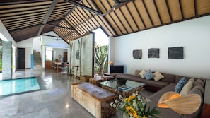 Vila família | Sala de estar | TV de tela plana 35 polegadas com canais a cabo, TV