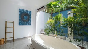 Vila família | Banheiro | Chuveiro com efeito de chuva, produtos de toalete grátis