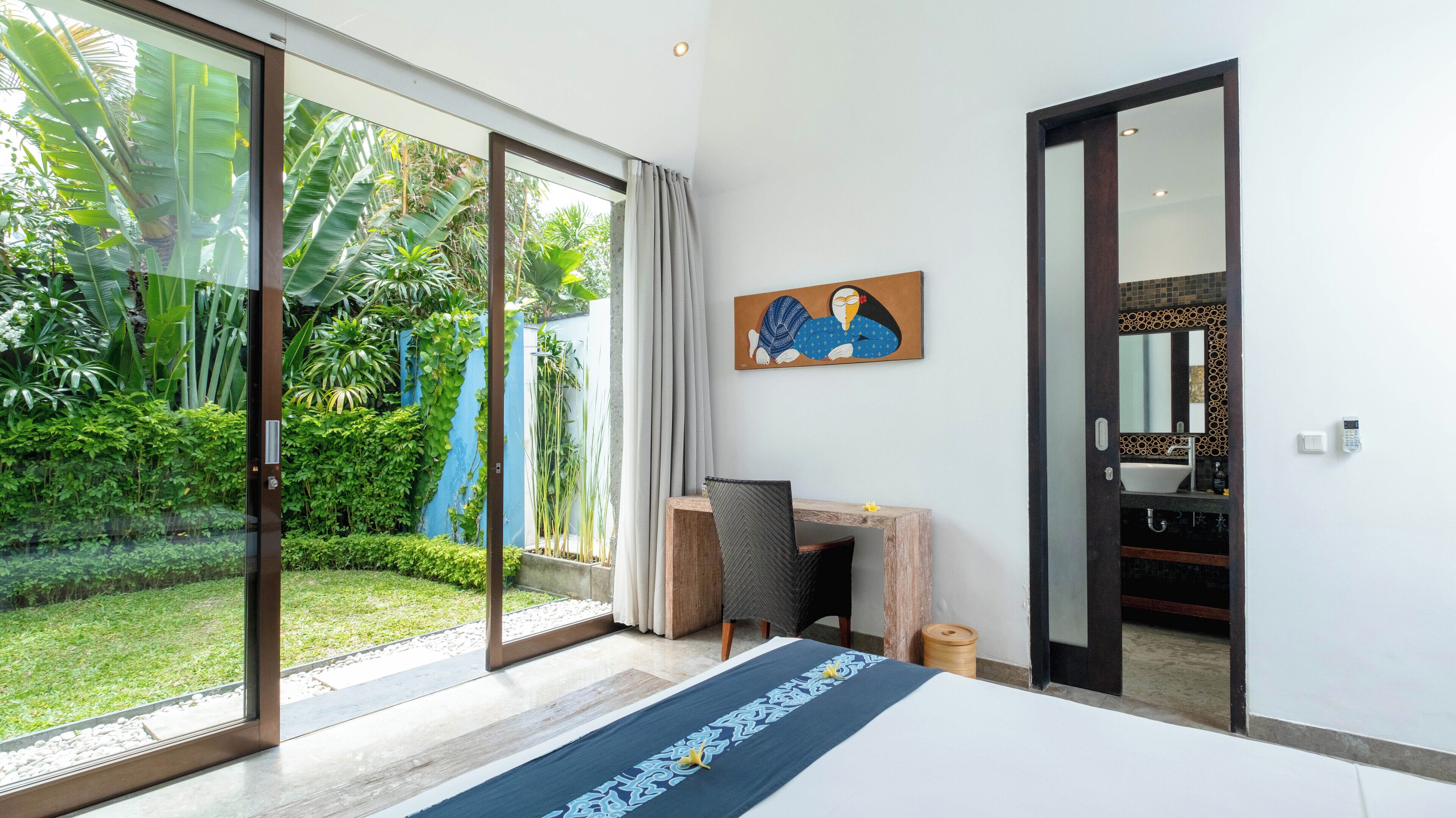 Vila família | Cofres nos quartos, escrivaninha, espaço de trabalho para notebook