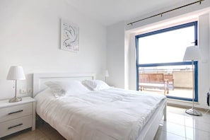 1 bedroom, premium bedding, blackout curtains, soundproofing - Peaceful  Windows of Jerusalem (Jerusalem)