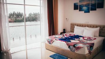 Luxury Suite, 1 King Bed, Smoking | Premium bedding, down duvets, Select Comfort beds, minibar