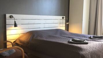 Chambre Standard Double ou avec lits jumeaux, 1 très grand lit, non-fumeurs | Literie de qualité supérieure, décoration personnalisée