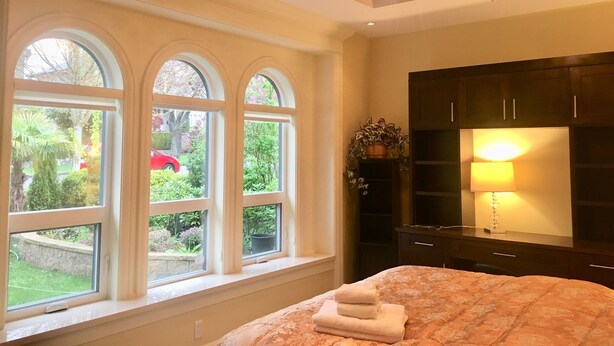 Double Room | Egyptian cotton sheets, premium bedding, down duvets, desk - Brand New House With Garden View (Vancouver)