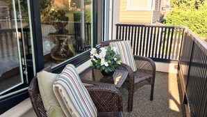 Double Room, Hot Tub | Balcony - Brand New House With Garden View (Vancouver)