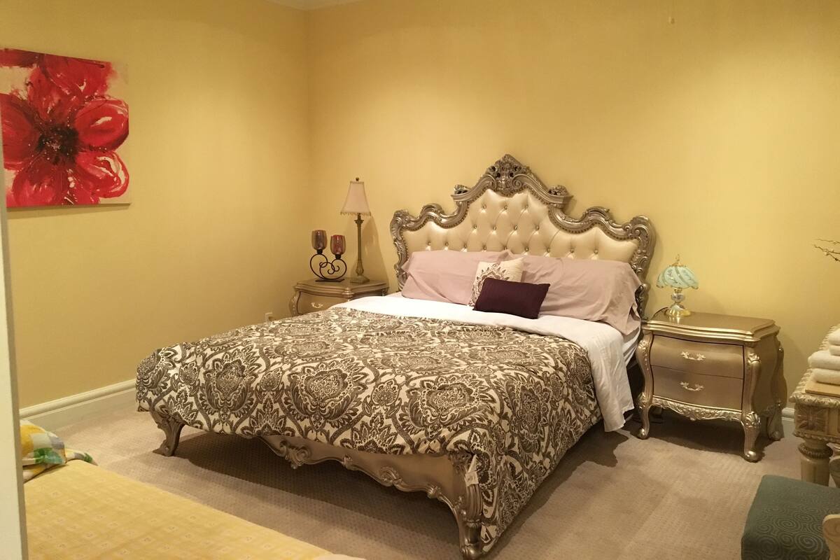 Suite, 2 Bedrooms | Egyptian cotton sheets, premium bedding, down comforters, desk